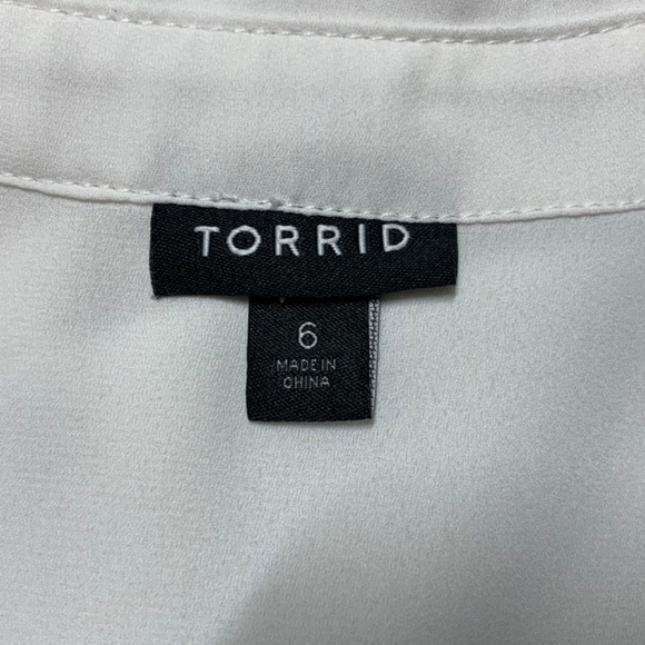TORRID Roll Tab Short Sleeve Blouse with Contrasting Black Piping Easy Care Poly - Picture 5 of 12
